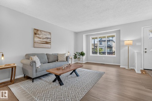 718 88A Street, Edmonton, AB 