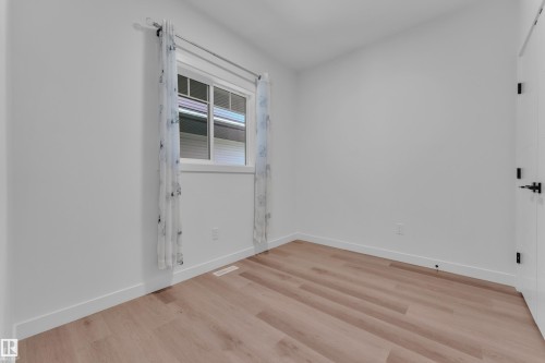 1538 Grant Way Nw, Edmonton, AB - Indoor Photo Showing Other Room