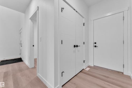 1538 Grant Way Nw, Edmonton, AB - Indoor Photo Showing Other Room
