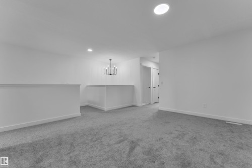 1538 Grant Way Nw, Edmonton, AB - Indoor Photo Showing Other Room