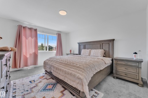 1538 Grant Way Nw, Edmonton, AB - Indoor Photo Showing Bedroom