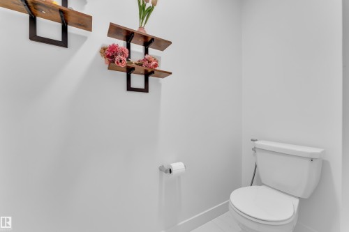1538 Grant Way Nw, Edmonton, AB - Indoor Photo Showing Bathroom