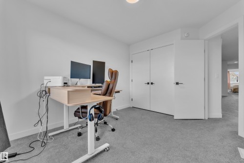 1538 Grant Way Nw, Edmonton, AB - Indoor Photo Showing Office