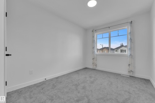 1538 Grant Way Nw, Edmonton, AB - Indoor Photo Showing Other Room