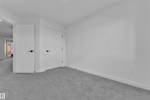 1538 Grant Way Nw, Edmonton, AB - Indoor Photo Showing Other Room