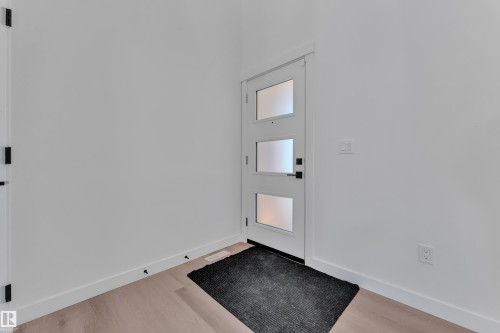 1538 Grant Way Nw, Edmonton, AB - Indoor Photo Showing Other Room