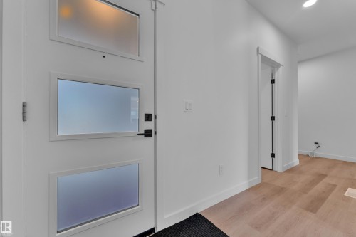 1538 Grant Way Nw, Edmonton, AB - Indoor Photo Showing Other Room