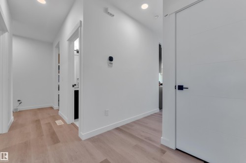 1538 Grant Way Nw, Edmonton, AB - Indoor Photo Showing Other Room