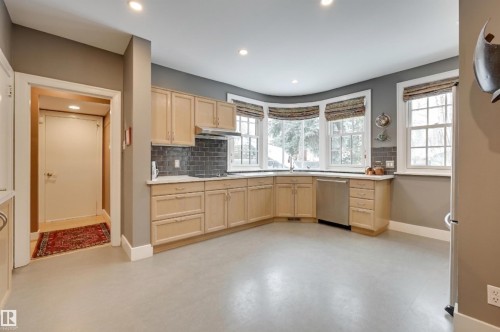 106 St George'S Crescent, Edmonton, AB 