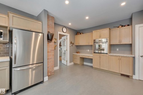 106 St George'S Crescent, Edmonton, AB 