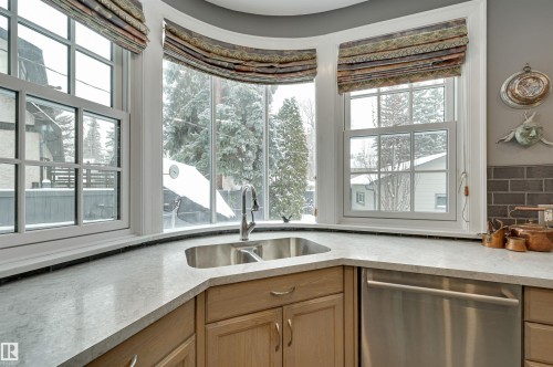 106 St George'S Crescent, Edmonton, AB 