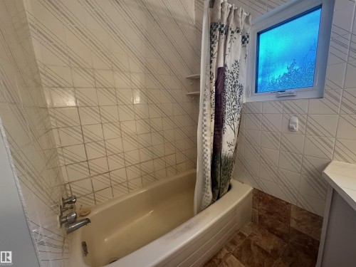 59416 Rng Rd 94, Rural St. Paul County, AB - Indoor Photo Showing Bathroom