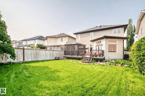Expansive green lawn with a full privacy fence - 8507 179 Avenue, Edmonton, AB 