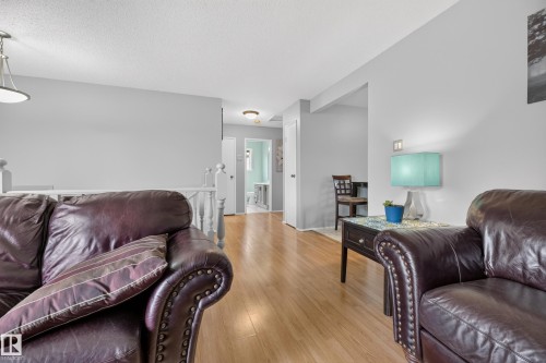 2027 38 Street, Edmonton, AB 