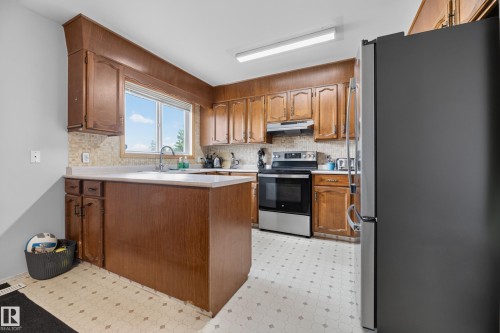 2027 38 Street, Edmonton, AB 