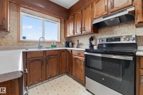 2027 38 Street, Edmonton, AB 