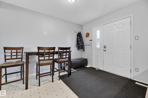 2027 38 Street, Edmonton, AB 