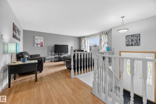 2027 38 Street, Edmonton, AB 