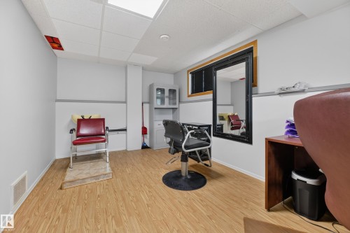 2027 38 Street, Edmonton, AB 
