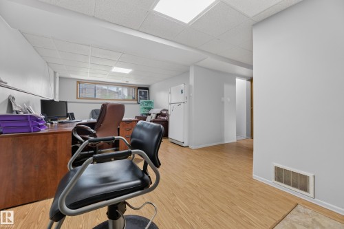 2027 38 Street, Edmonton, AB 