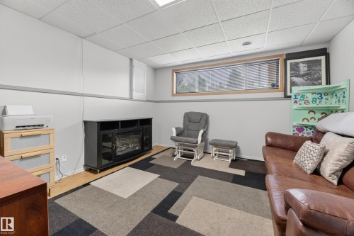 2027 38 Street, Edmonton, AB 