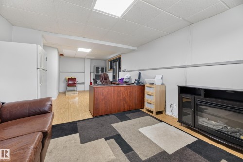 2027 38 Street, Edmonton, AB 
