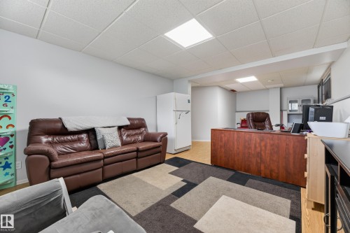 2027 38 Street, Edmonton, AB 
