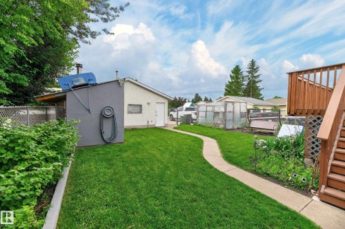 2027 38 Street, Edmonton, AB 