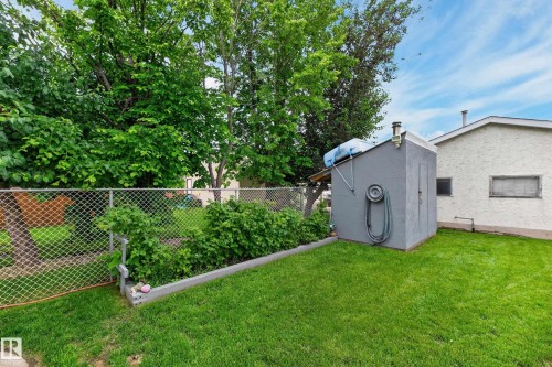 2027 38 Street, Edmonton, AB 