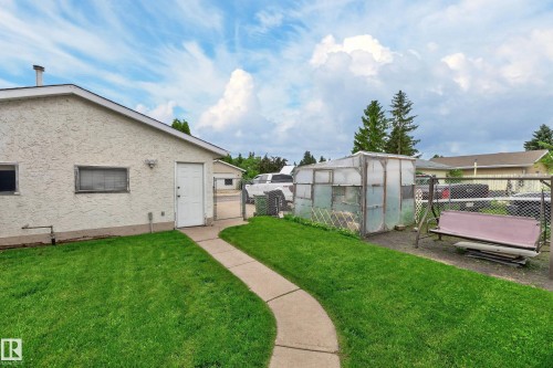 2027 38 Street, Edmonton, AB 