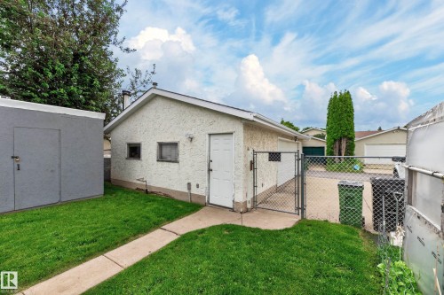 2027 38 Street, Edmonton, AB 