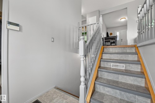 2027 38 Street, Edmonton, AB 