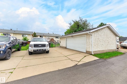 2027 38 Street, Edmonton, AB 