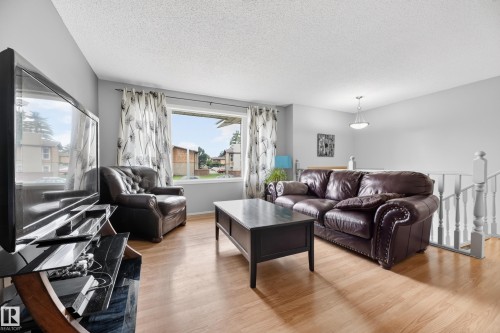 2027 38 Street, Edmonton, AB 