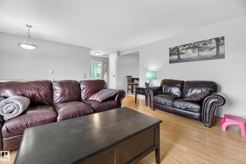 2027 38 Street, Edmonton, AB 