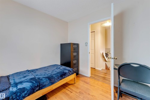 Room with wood-finish flooring and neutral wall tones - 312 Beringer Crescent, Edmonton, AB 