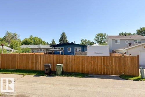 Wood-panel perimeter fencing - 20 Chippewa Rd, Leduc, AB 