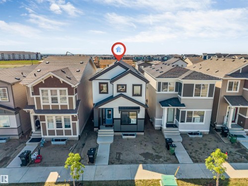 Two-story detached residence featuring a modern facade with contrasting siding - 788 Mattson Drive, Edmonton, AB 