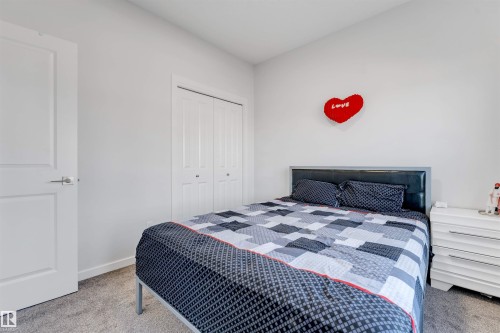 Room featuring light gray walls, gray carpeting, and white trim - 788 Mattson Drive, Edmonton, AB 