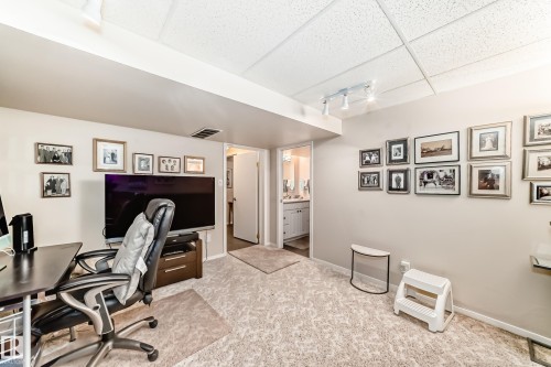 7930 111 Street, Edmonton, AB - Indoor Photo Showing Office