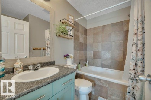 Primary 4 Piece Ensuite - 6042 214 Street, Edmonton, AB - Indoor Photo Showing Bathroom