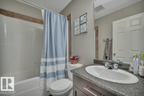 Main Four Piece Bath - 6042 214 Street, Edmonton, AB - Indoor Photo Showing Bathroom
