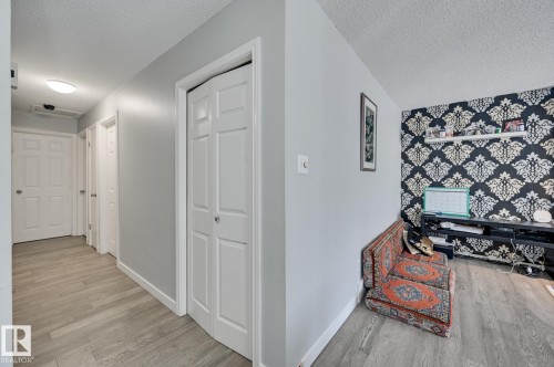 4628 37 Avenue Nw, Edmonton, AB - Indoor Photo Showing Other Room