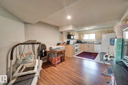 4628 37 Avenue Nw, Edmonton, AB - Indoor