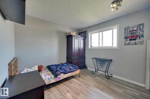 4628 37 Avenue Nw, Edmonton, AB - Indoor Photo Showing Bedroom