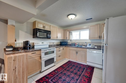 4628 37 Avenue Nw, Edmonton, AB - Indoor Photo Showing Kitchen With Double Sink
