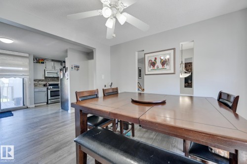 4628 37 Avenue Nw, Edmonton, AB - Indoor Photo Showing Dining Room