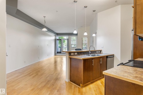 105 10531 117 Street, Edmonton, AB 