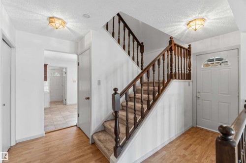 2716 136A Avenue, Edmonton, AB 