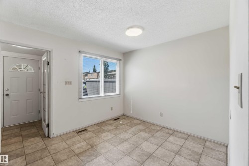 2716 136A Avenue, Edmonton, AB 
